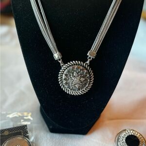 30mm Bundle of Magnolia and Vine Necklace, lanyard, bracelet & 6 Snaps NWT